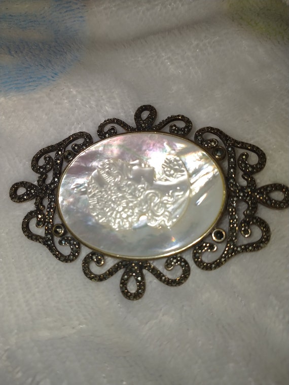 Gorgeous Mother of Pearl Cameo - image 8