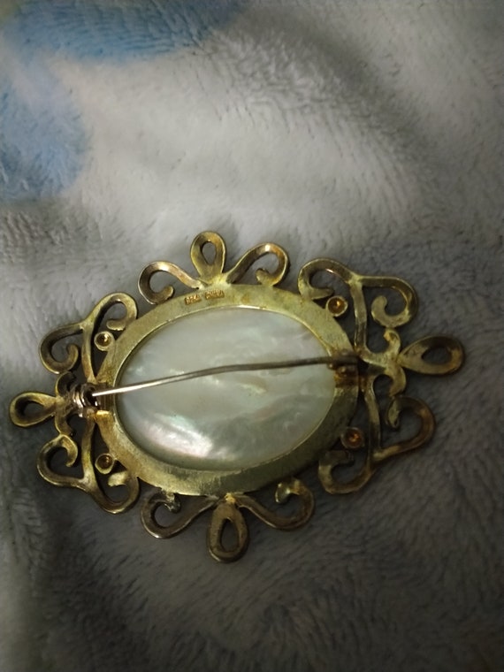 Gorgeous Mother of Pearl Cameo - image 3