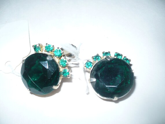 VTG Radiant Emerald Green Stones Clip on Earrings - image 1