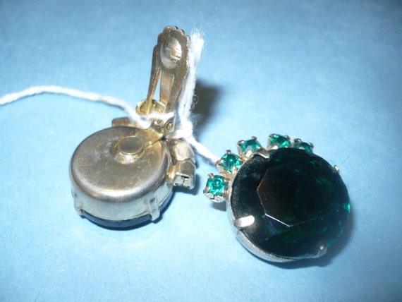 VTG Radiant Emerald Green Stones Clip on Earrings - image 4