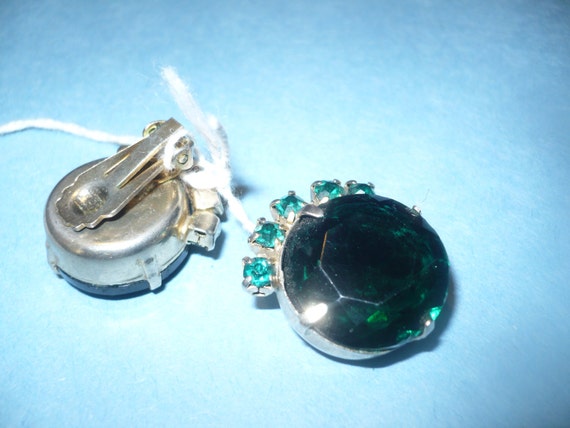 VTG Radiant Emerald Green Stones Clip on Earrings - image 3
