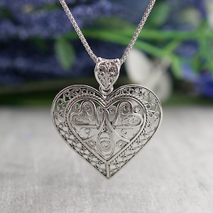 Filigree top heart necklace