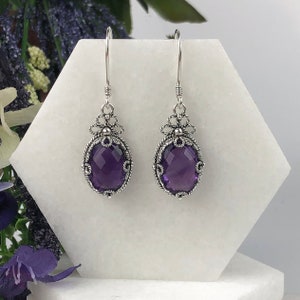 Boucles d'oreilles pendantes en argent améthyste violette naturelle, boucles d'oreilles pendantes artisanales en argent sterling améthyste violette véritable, cadeaux bijoux image 1