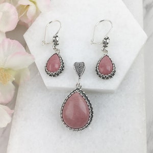 Ensemble de pendentifs de boucles d'oreilles en argent rhodonite, 925 argent sterling massif naturel rose rhodonite pierres précieuses boucles d'oreilles en forme de larme ensemble de pendentifs bijoux cadeaux