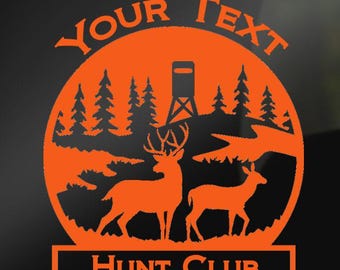Puede incluir: Calcomanía de club de caza naranja y negro con una silueta de ciervo, una plataforma de árbol y el texto "YOUR TEXT HUNT CLUB".