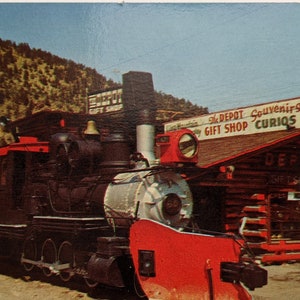 Old Narrow Gauge Engine No. 60 Railroad and Depot, Idaho Springs, Colorado, carte postale vintage