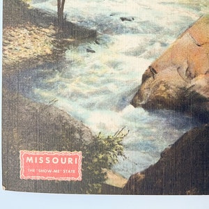 Un ruisseau de montagne Ozark pour la pêche dans le Missouri, The Show Me State, carte postale en lin vintage