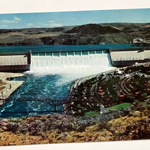 Grand Coulee Dam et le fleuve Columbia, à l’ouest de Spokane, Washington, carte postale vintage