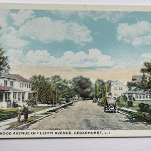 Oakwood Avenue près de Leroy Avenue à Cedarhurst, Long Island, New York, vintage Carte postale