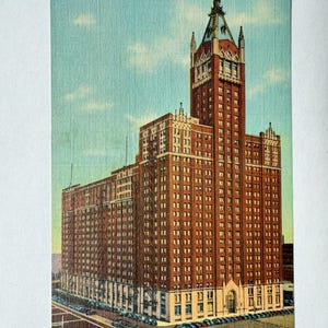 The Furniture Mart, (The Merchandise Mart) Downtown Chicago, Illinois, Vintage Linen Postcard