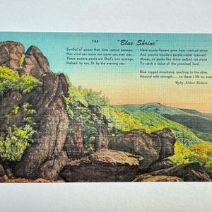 Le poème « Blue Shrine » de Ruby Altizer Roberts, carte postale vintage en lin