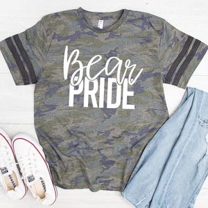Schulteam Sprit Pride Shirt, Tarndruck Maskottchen Schulshirt, Bärenstolz, Benutzerdefinierter Schulgeist Shirt, benutzerdefiniertes Jubeln Shirt, passendes Team