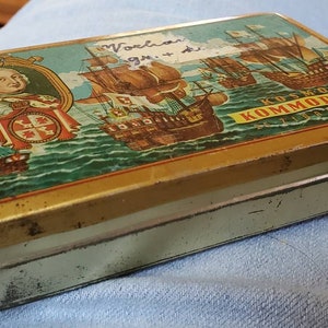Vintage Kosmos Kommodore Cigarette Tin