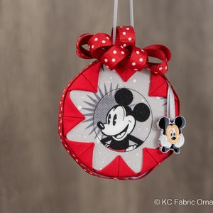 Gestepptes Ornament - kein Aufnähen 10 cm Halbkugel Ornament, Mickey Mouse Ornament, rote Schleife