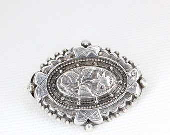 Broche décorative ancienne de l'époque victorienne en argent - Vers : 1890