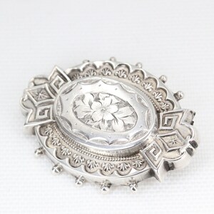 Antique Victorian Silver Ornate Decorative Brooch Circa: 1889 1906 zdjęcie 3