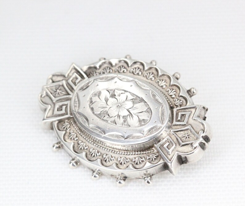 Antique Victorian Silver Ornate Decorative Brooch Circa: 1889 1906 zdjęcie 3