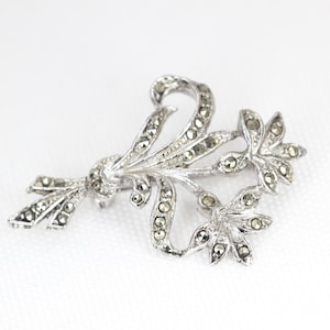 Spilla spray in marcasite placcata in argento vintage, circa: anni &#39;30