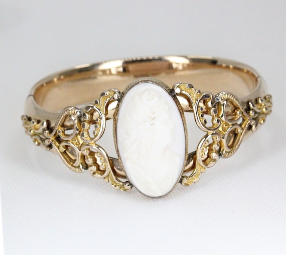 Victorian Cameo Bangle – 9ct Gold Hinged Oval Bracelet – Circa 1880s – Carved Shell Cameo Jewellery – Antique Gold Bracelet