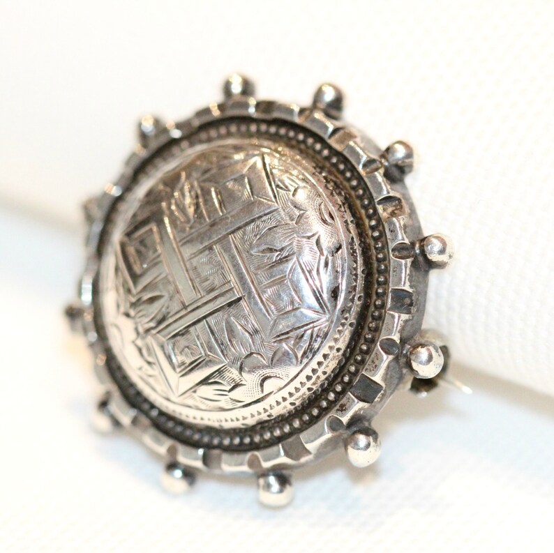Antique Victorian Silver Round Aesthetic Brooch C:1890/'s