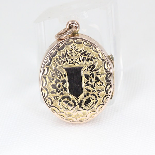 Antique Early Edwardian 9ct Gold Engraved Oval Locket Pendant  -   Chester: 1902