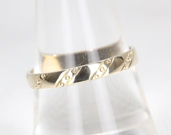 9ct Yellow Gold Patterned Band Dress Ring