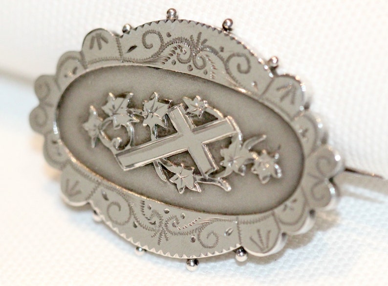 Antique Victorian Silver Oval Ivy /& Cross Design Brooch Birm 1888