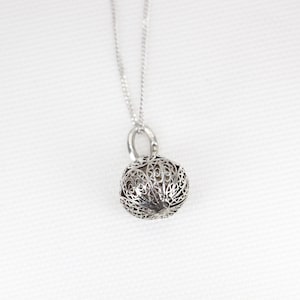 Pendentif boule décorative vintage en argent sterling sur chaîne - Collier rétro en argent