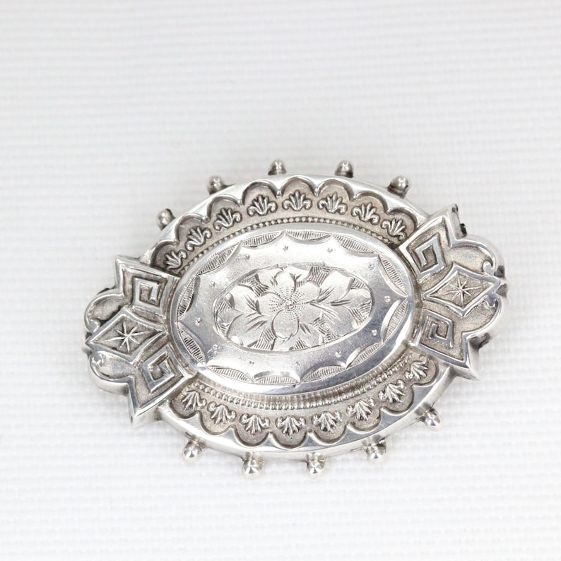 Antique Victorian Silver Ornate Decorative Brooch Circa: 1889 1906 zdjęcie 1