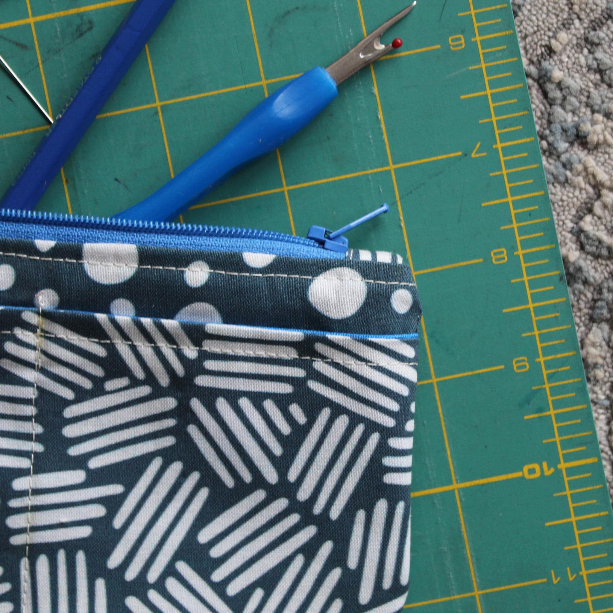 Easy Zipper Pouch Sewing Pattern: 2 Sizes, Curved Corners (PDF Pattern ...