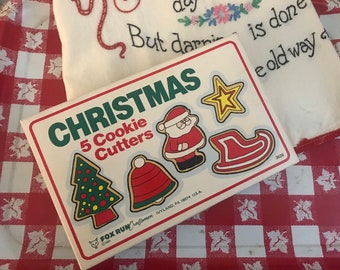1984 Boxed Set Christmas Cookie Cutters complete set- Vintage boxed set tree~bell~Santa~Star~sled~ Baking Day~ Crafting Day- shapes