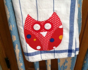 Whooo loves this? Owl appliqued tea towel for your kitchen! Upcycled striped tea towel for your owl collector!