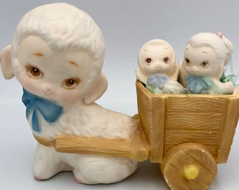 Figurine en céramique de Pâques vintage tirant une charrette d'agneau avec 3 bébés agneaux BEAUX YEUX Décoration de Pâques ou de baby shower