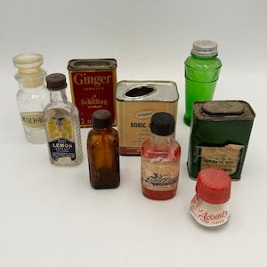 Vintage Auswahl an Dosen und Gläsern für Küche und Medizin - Originaletiketten Originaldeckel - Retro Küchendekor - Retro Apothekerdekor