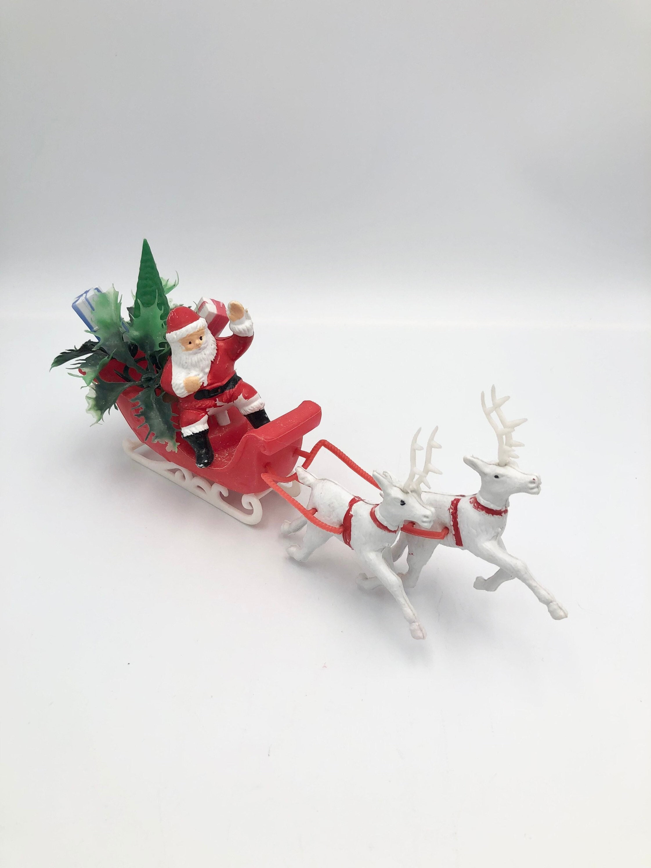 GIANT ILLUMINATED SANTA SLED SLEIGH W/1 REINDEER GENERAL, 60 OFF