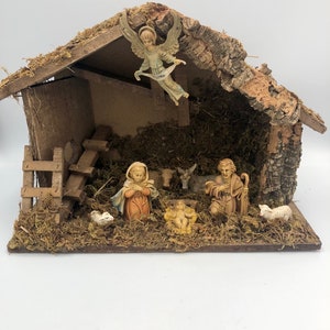 Vintage Christmas Nativity Creche Scene - 8 Rubberized PVC Figurines in Wooden Stable - Made in Italy