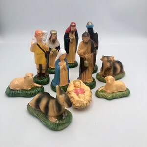 Vintage Christmas Nativity Set of 11 Pieces Hand Painted Plaster (?) Figurines Green Bases Made in Taiwan