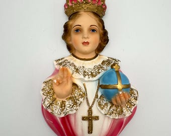 Enfant Jésus de Prague vintage à accrocher au mur, craie, plâtre, décoration religieuse - 9 po. de haut
