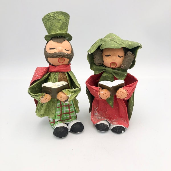 vintage Paire de Carolers de Noël Homme et Femme avec des livres de chansons - Décor kitsch rétro du milieu du siècle - Papier mâché