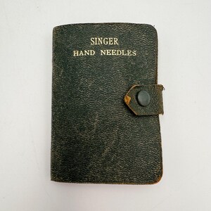 Cartera de cuero vintage con broche - Agujas Singer - Varias agujas vintage y algunos imperdibles