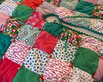 Vintage Handmade Patchwork Christmas Tree Skirt 44" Puff Quilt Red Green Holiday Fabric