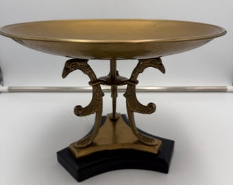 Tazza vintage con pedestal de latón y 3 pájaros ornamentados, centro de mesa de metal dorado, cuenco de 26 cm (10-1/4").