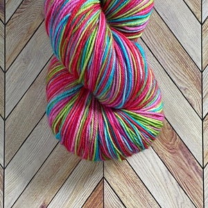 Rainbow Soup - 4 farbig gestreifte Sockenwolle
