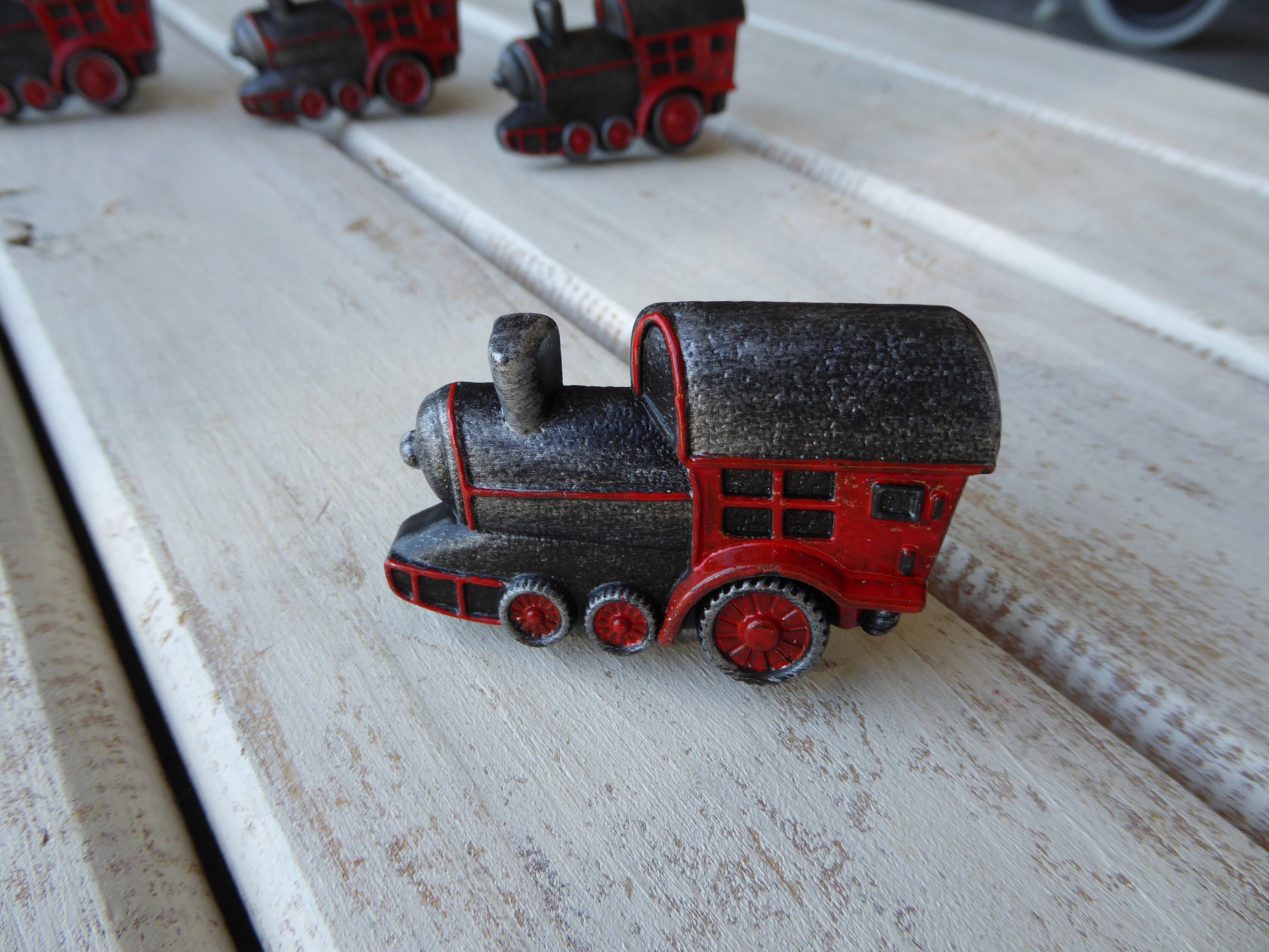 TOY TRAIN LOCOMOTIVE HOME DECOR CERAMIC KNOB DRAWER CABINET PULL