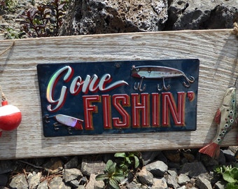 GONE FISHING Holzschild ~ Reclaimed Scheunenholz mit Holz bobbers & Fischschild Wandbehang Rustikal Distressed Cabin Decor Mancave Lure Fisherman