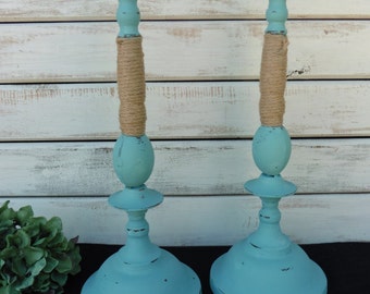 2er Set handbemalte Kerzenleuchter aus Metall, Aqua / Türkis mit Jute ~ Kerzenständer ~ Kerzenhalter ~ Shabby Chic Distressed Home Decor