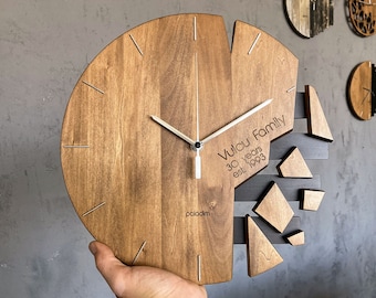 Orologio da parete unico fatto a mano in frantumi 12", regalo per la casa personalizzato, orologio artigianale, arte da parete in legno, arte astratta