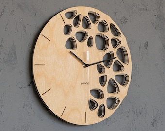 Horloge murale topologique, décoration murale au design géométrique, refonte de l'horloge murale KLETKA Lite, faite de 4 couches de contreplaqué de bouleau de 3 mm, horloge murale découpée au laser