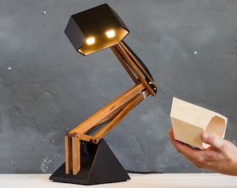 Unieke industriële verstelbare bureaulamp - De MASHINA - Op maat gemaakte karakterlamp voor echte creatievelingen en een speciaal aspirant-cadeau