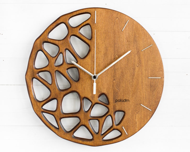 Horloge murale en bois 12 pouces, 30 cm, décoration murale optimisée pour la topologie, sculpture artisanale, design futuriste géométrique, horloge murale en bois faite main image 2